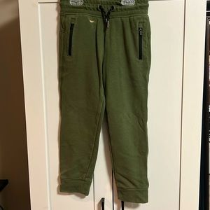 Boys size 6/7 Members Mark joggers, olive w/ zip pockets, small bleach spot